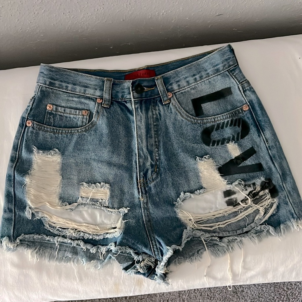 Signature Mini Short Small Distressed Denim Love Style shorts women’s